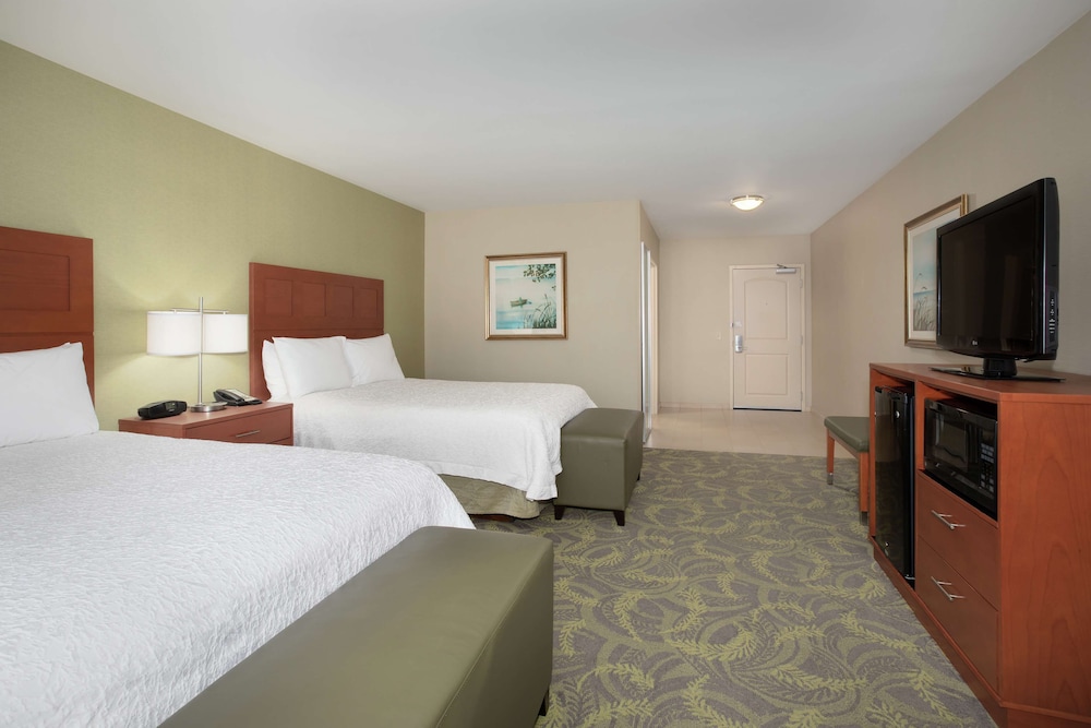 Hampton Inn and Suites Astoria - photo 41