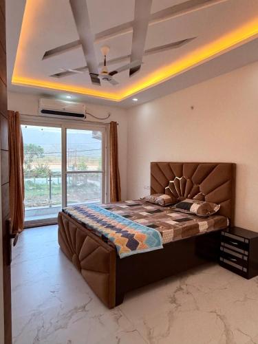 2BHK with Mesmerizing Ganga View - carbon neutral hotel in Rishikesh