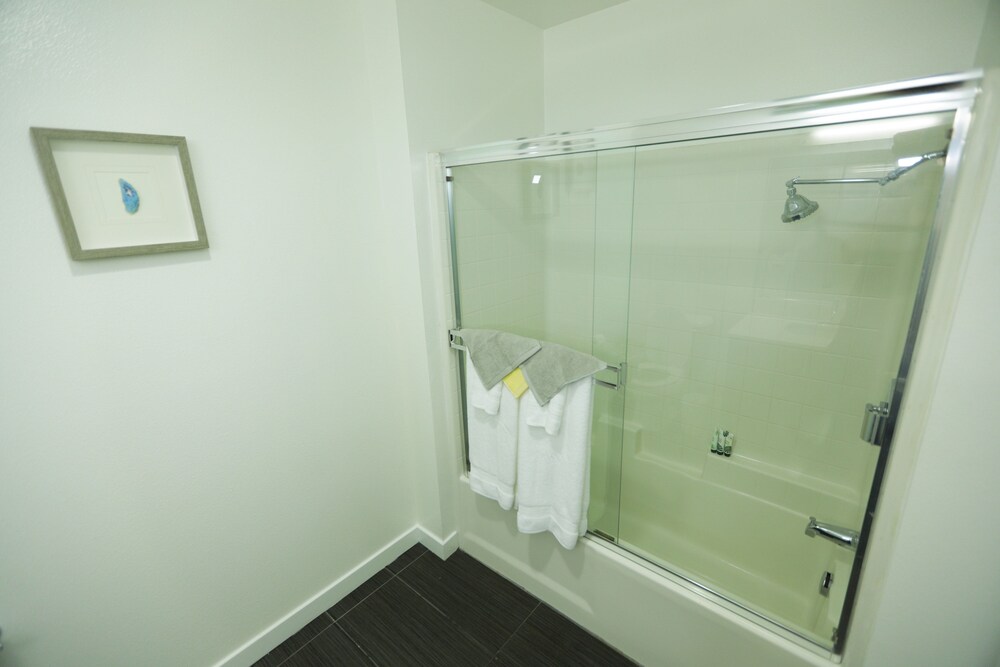Hollywood Central Suites - photo 28