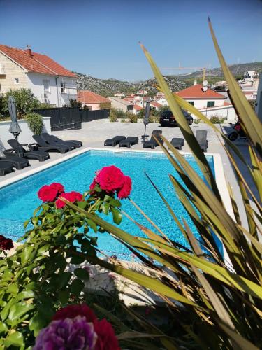 Villa Barbara & Zoran with heated swimming pool — 4-Star Luxury Hotel in Seget Vranjica, Croatia