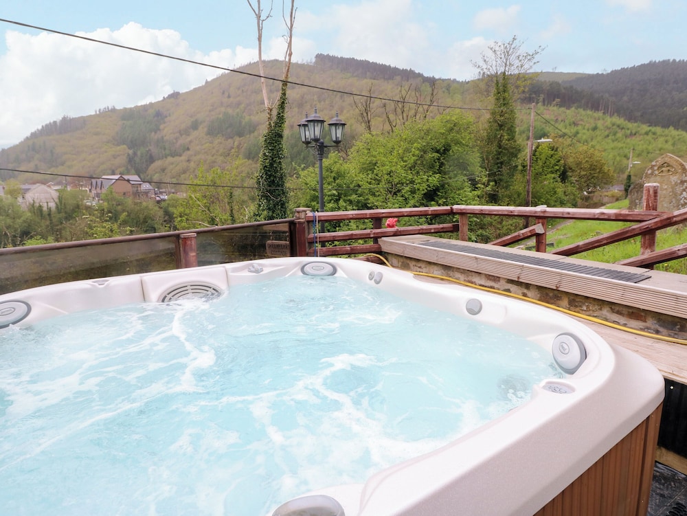 Greenheart Cottage — 4-Star Luxury Hotel in Port Talbot, United Kingdom