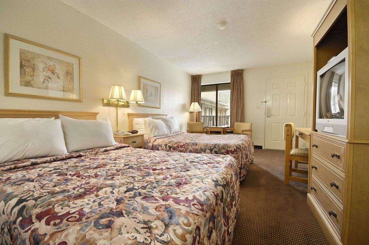 Days Inn & Suites by Wyndham Mobile - photo 7