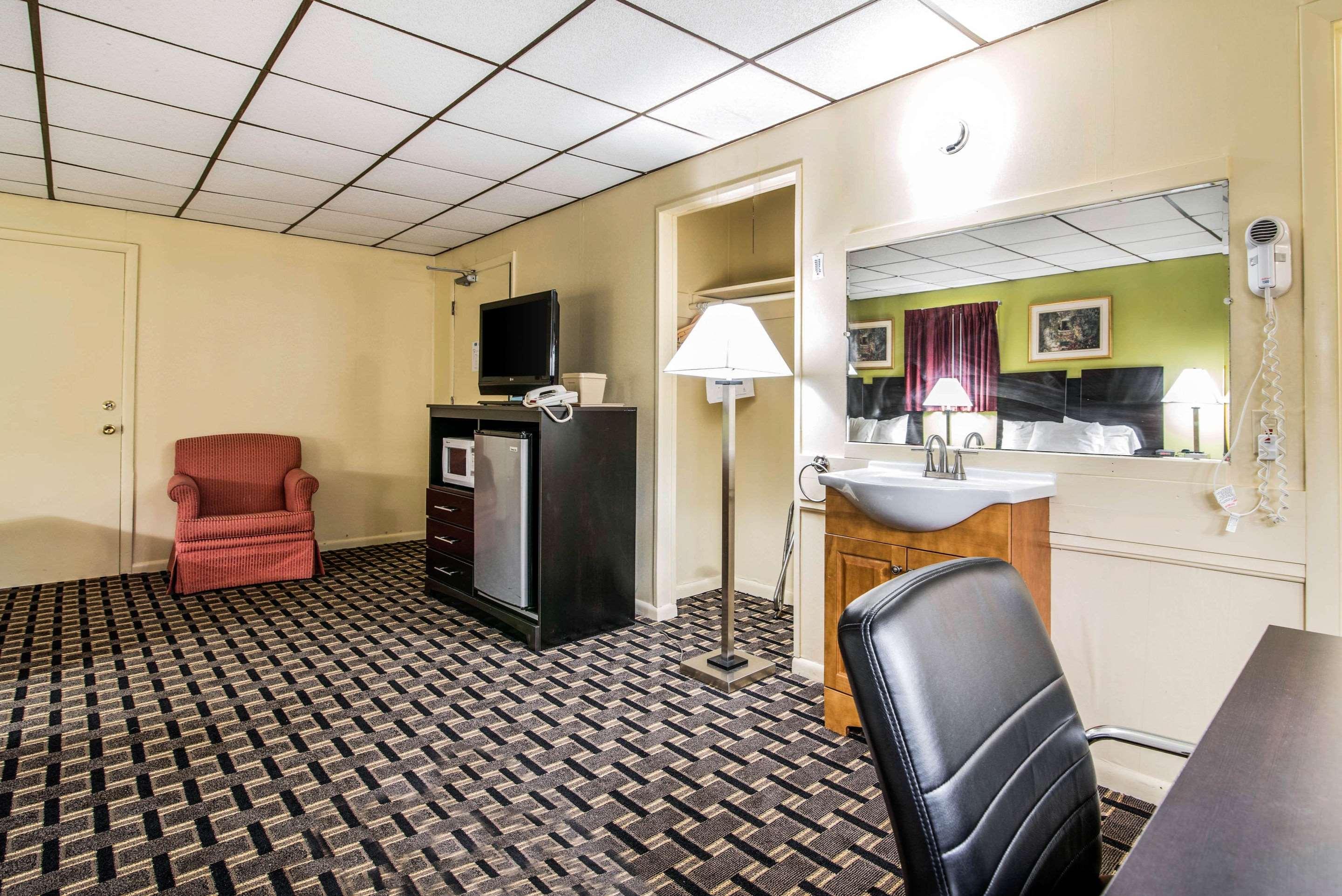 Rodeway Inn Rutland - photo 23