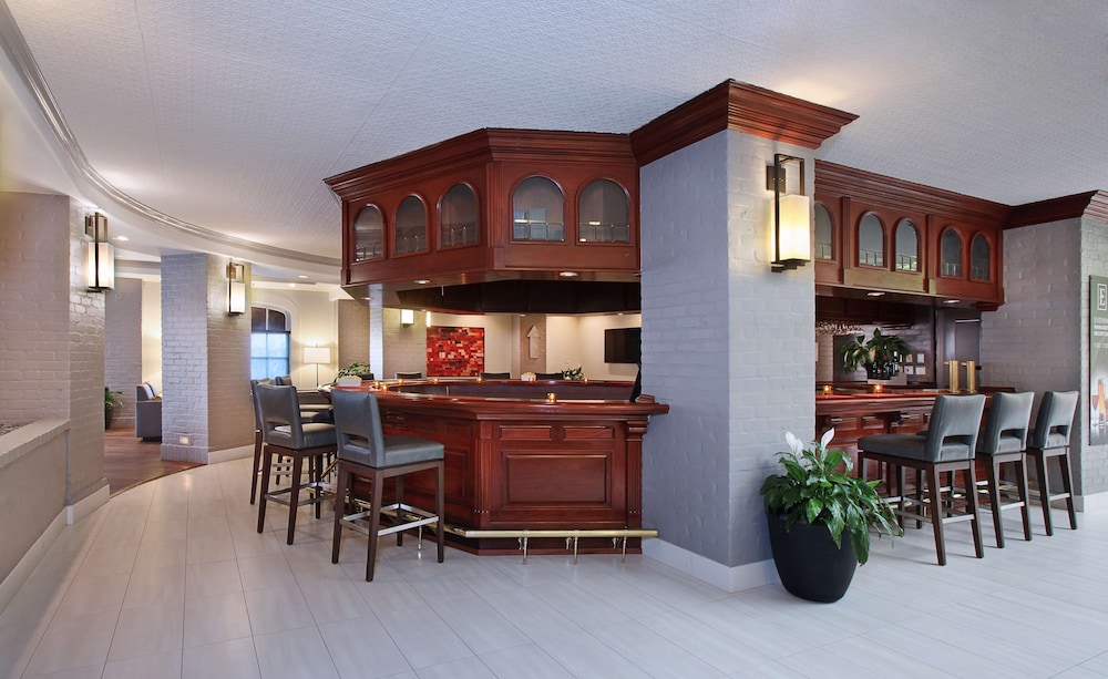 Embassy Suites by Hilton Anaheim North - photo 26