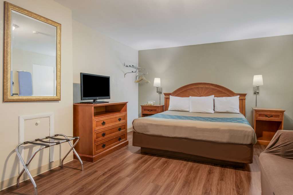 Econo Lodge Mechanicsburg Harrisburg West - photo 14