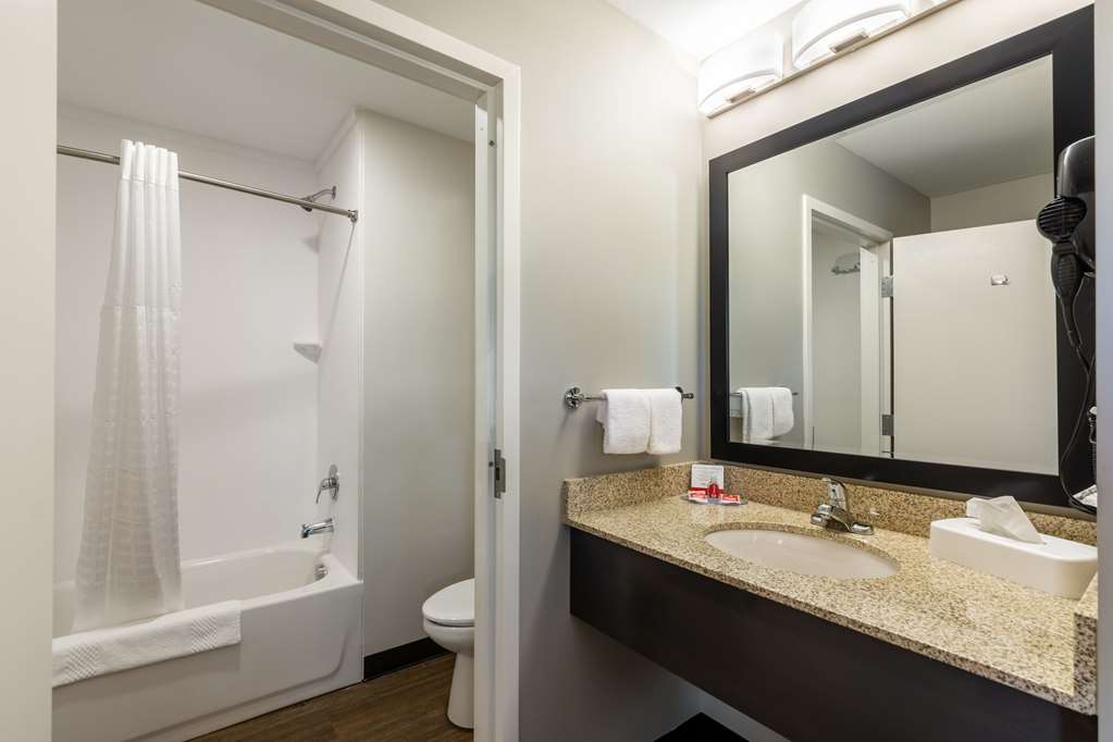 Econo Lodge Dayton North - photo 17