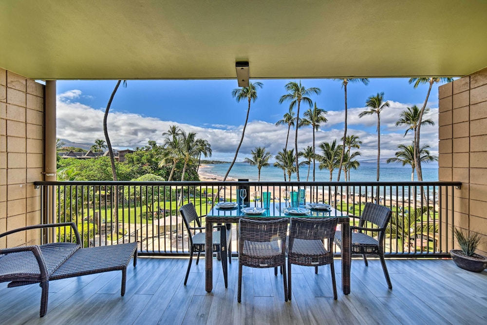 Luxury Oceanfront Mana Kai Resort Condo in Kihei, United States