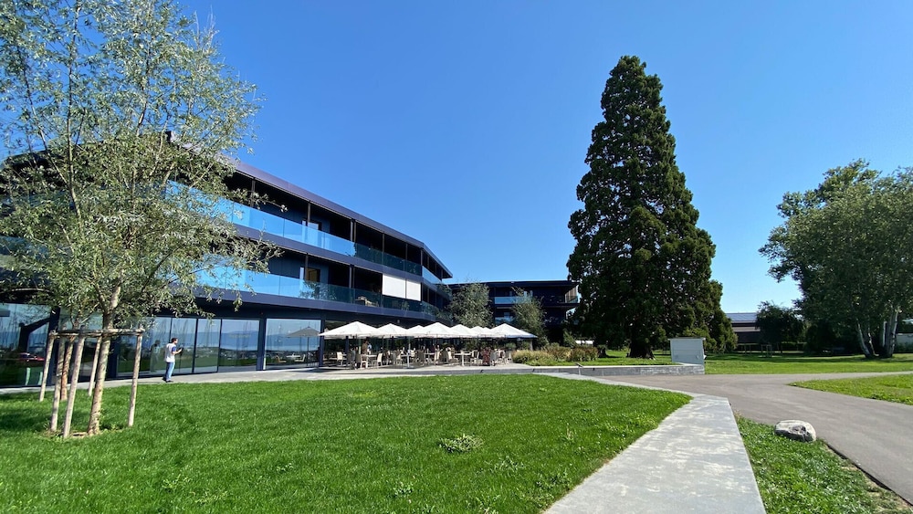 Hôtel Restaurant Port Conty in Neuchatel, Switzerland