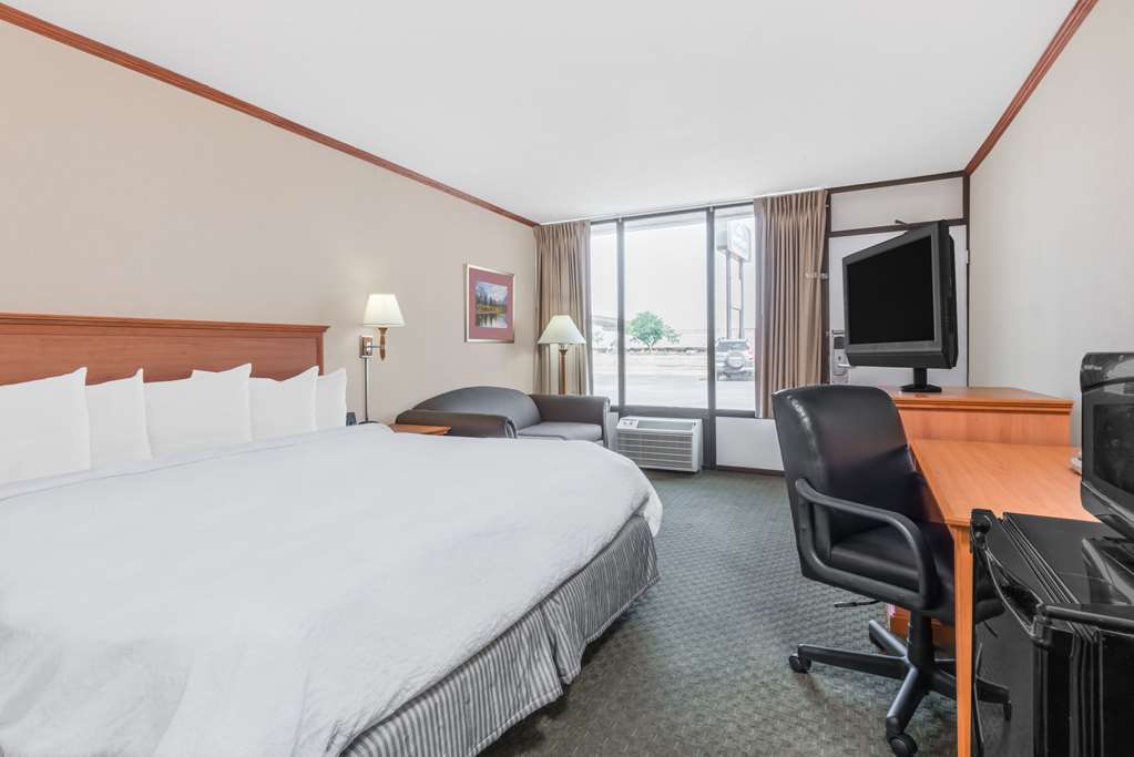Howard Johnson by Wyndham Gillette - photo 16