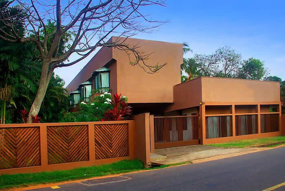 Lodge19 - carbon neutral hotel in Negombo