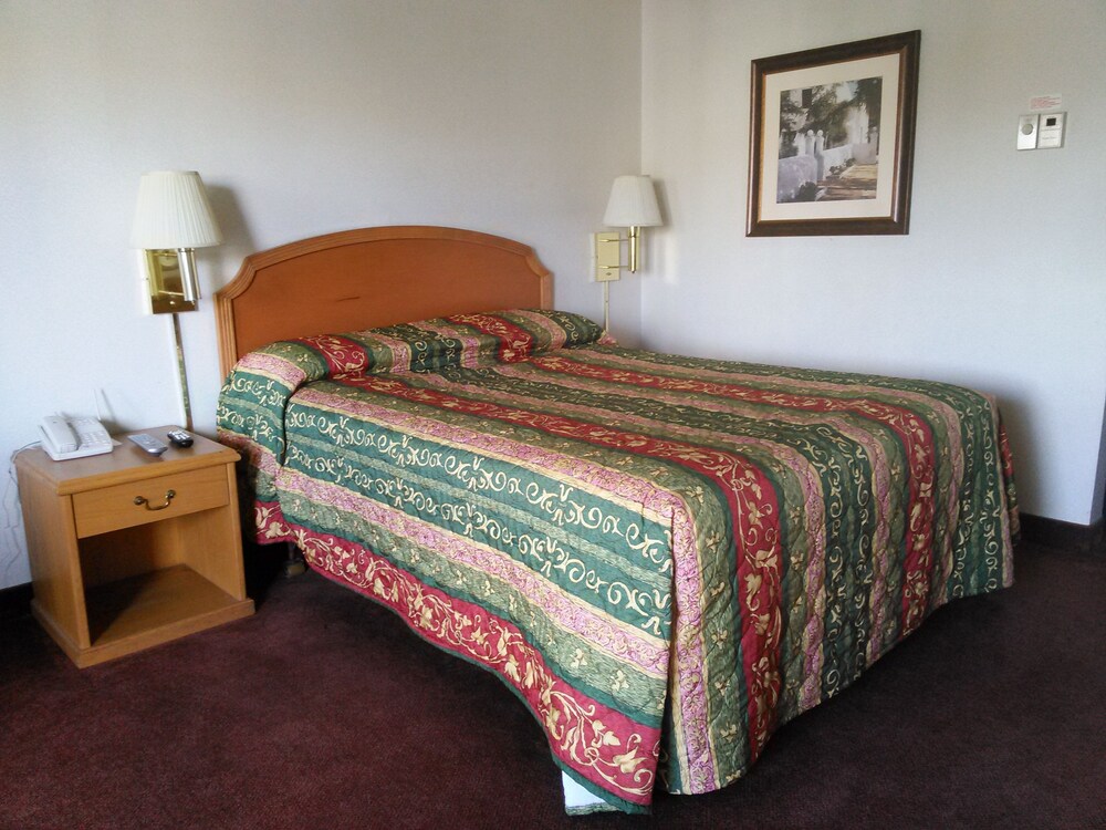 Yakima Valley Inn - photo 4