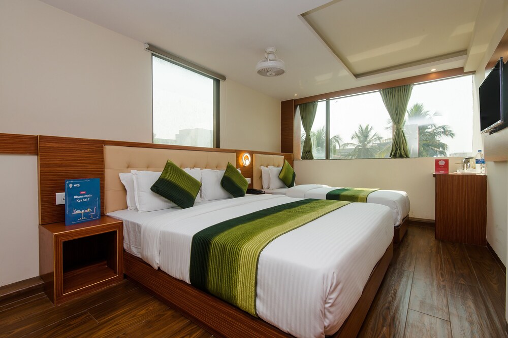OYO 11721 Hotel Aromas