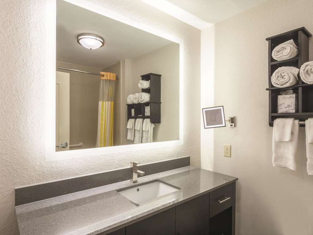 La Quinta Inn & Suites by Wyndham Prattville - photo 39