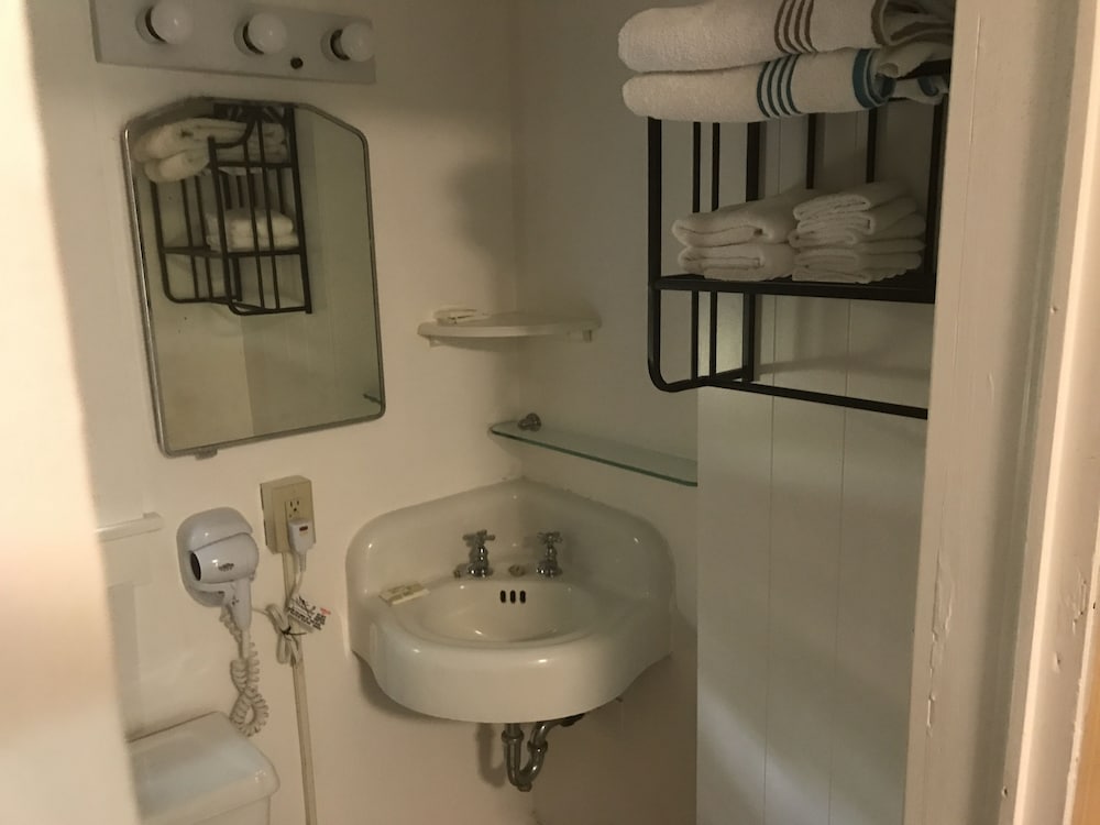 The Evergreen Motel - photo 66