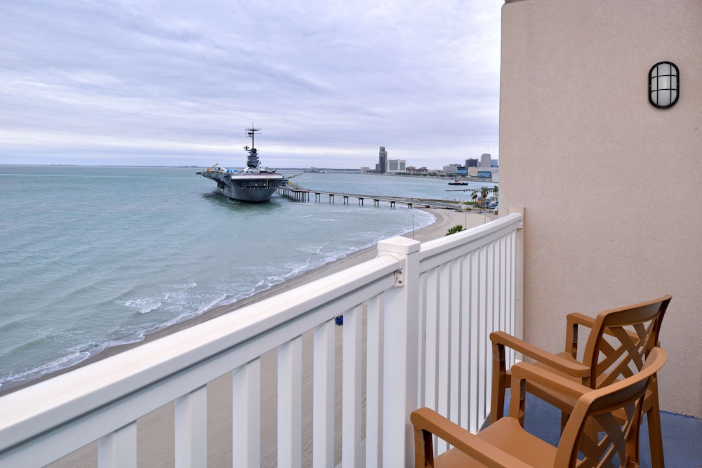 DoubleTree by Hilton Corpus Christi Beachfront - photo 40