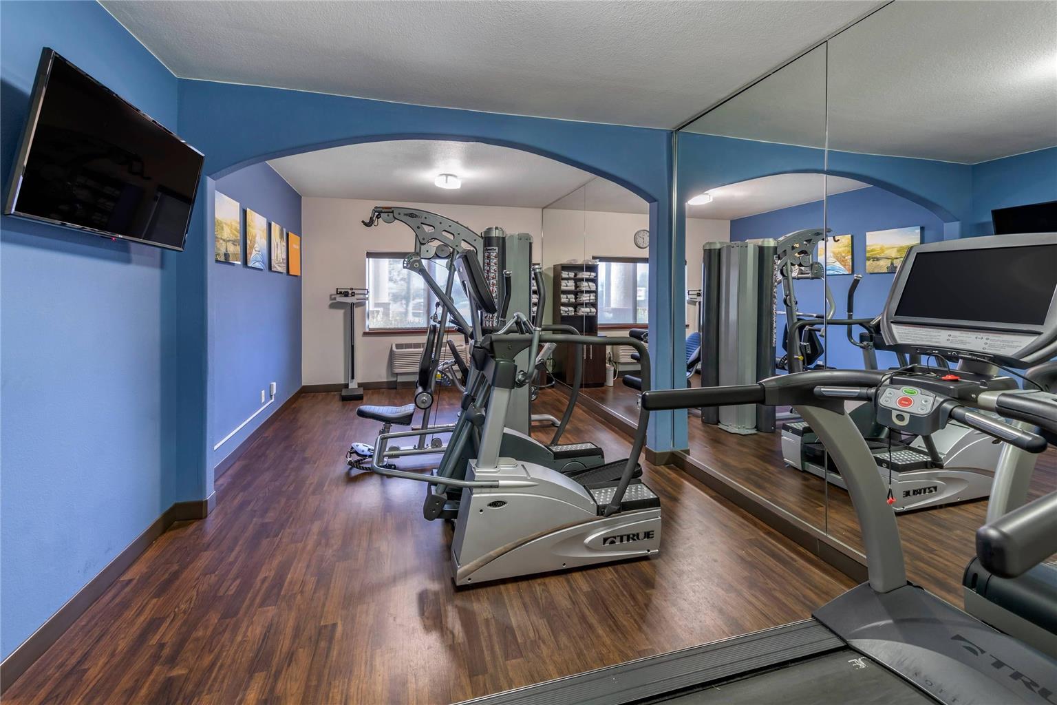 Comfort Suites Near Six Flags Magic Mountain - photo 27