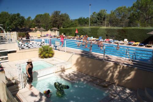 Camping Le Parc — 4-Star Luxury Hotel in Saint-Paul-En-Foret, France