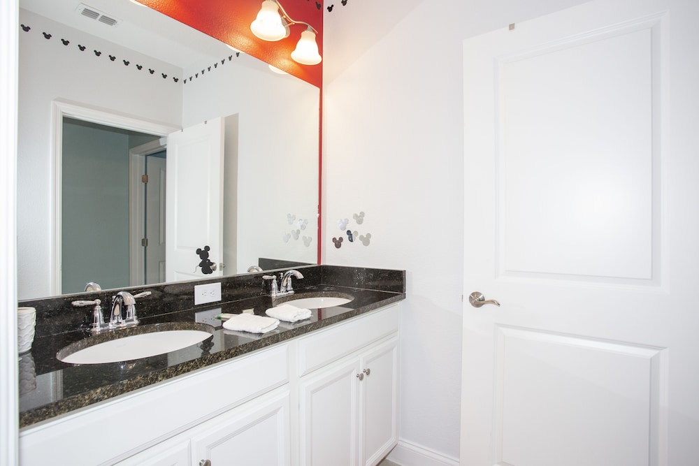Marvelous 4 Bedroom w Pool @ Festival Resort 197 - photo 40