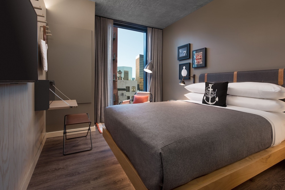 Moxy San Diego Downtown Gaslamp Quarter - photo 32