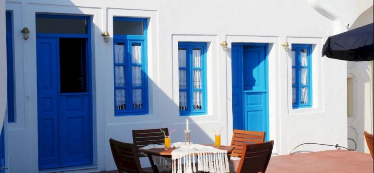 Oias Local Cave Houses — 4-Star Luxury Hotel in Oia, Greece