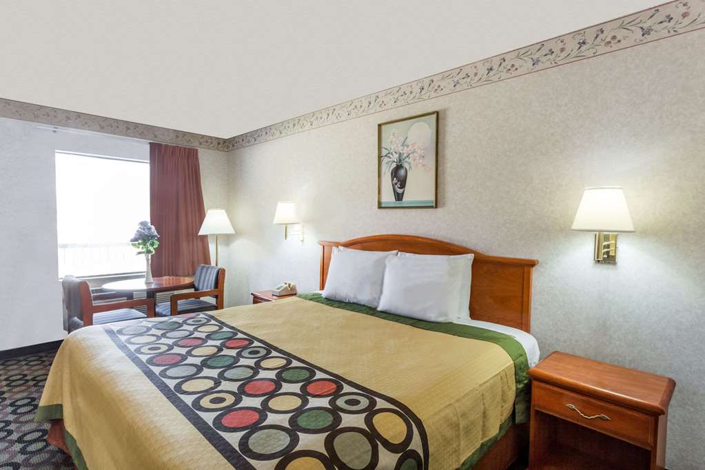 Super 8 by Wyndham Ashburn - photo 13