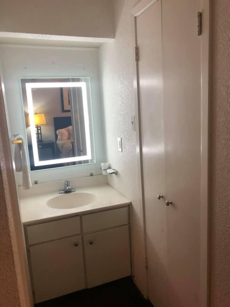 Ranch House Inn and Suites - photo 35