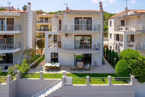 Alkis Luxury Villa Iraklitsa — 4-Star Luxury Hotel in Nea Iraklitsa, Greece