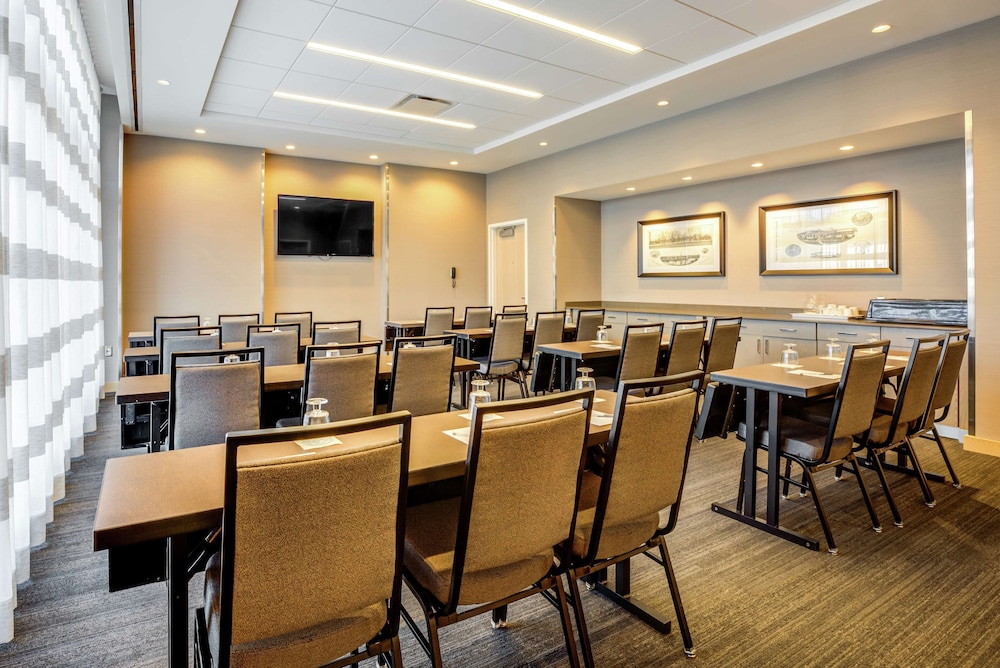Hampton Inn & Suites Boston Waltham - photo 34