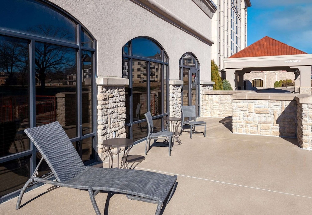 Hampton Inn & Suites Kansas City Country Club Plaza - photo 48