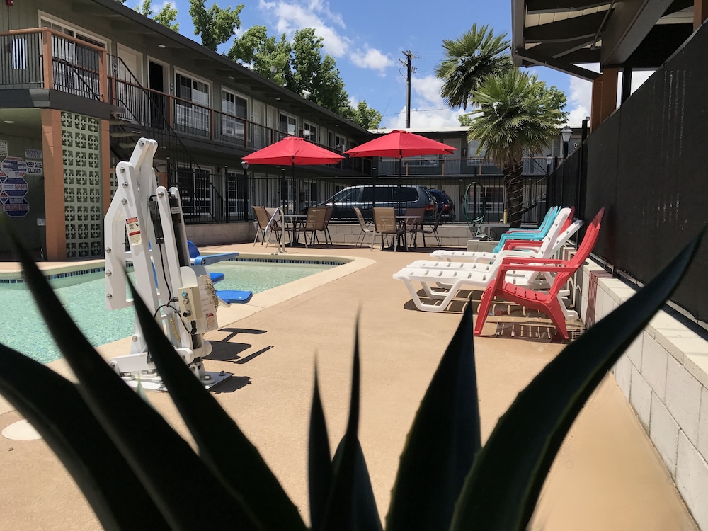 Thunderbird Lodge - photo 32