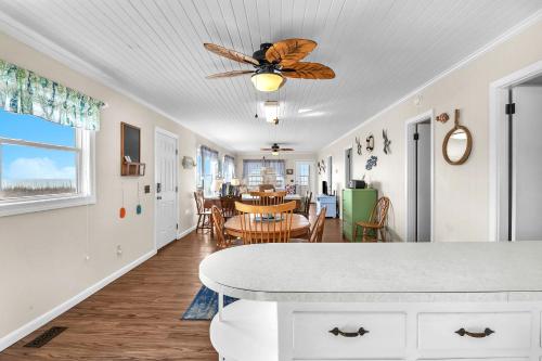The Beach Fact Oar by Oak Island Accommodations - photo 46