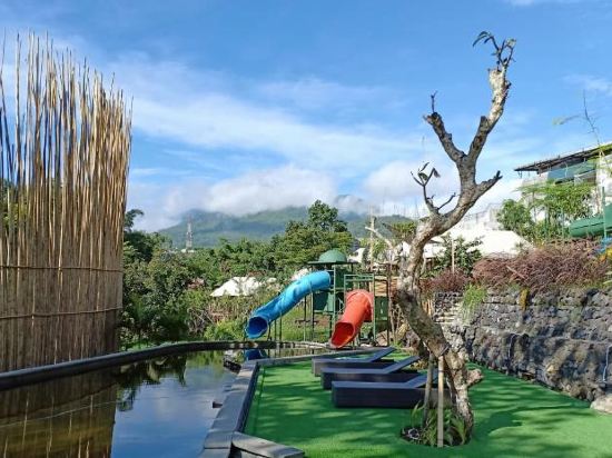 Oak Tree Glamping Resort - carbon neutral hotel in Malang