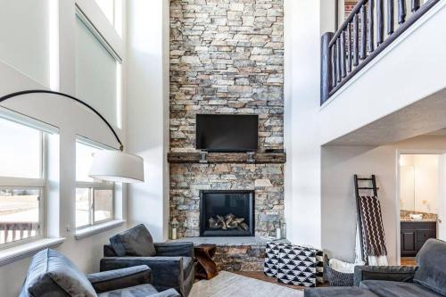 Sugar Pine MR4 Ski InOut Powder Mtn Slopes in Eden, United States