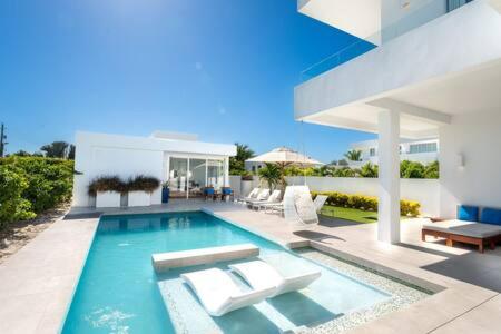 Beachside 3 Bedroom Villa with Pool and Resort Amenities White Villas v4 in Providenciales, Turks and Caicos Islands