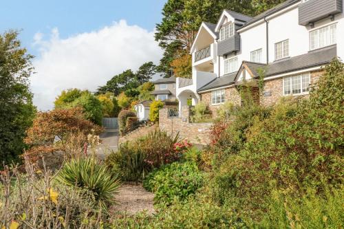 4 St Elmo Court — 4-Star Luxury Hotel in Salcombe, United Kingdom