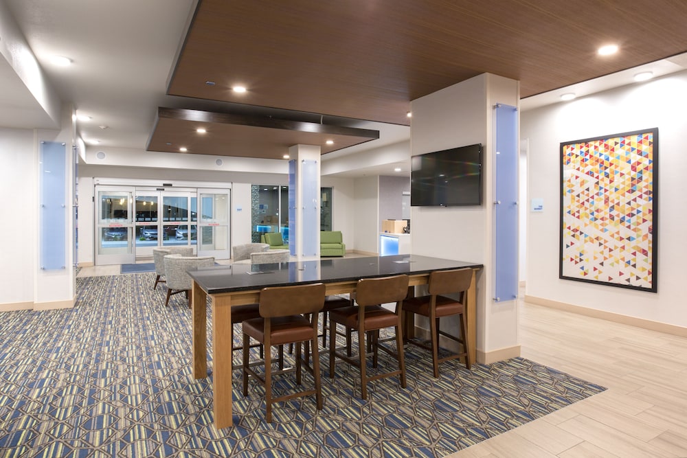 Holiday Inn Express and Suites Lincoln I 80 by IHG - photo 45