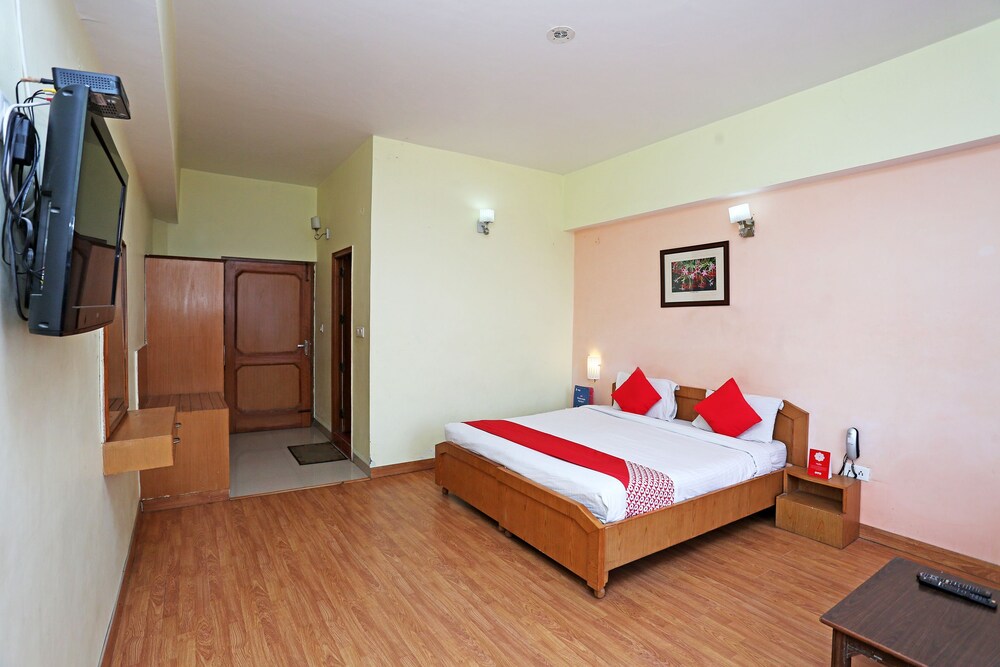 Oyo 30708 United 21 in Chail, India