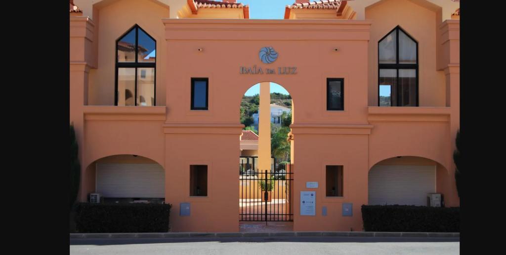 Luxury Apartment T2 Vue Sur Piscine Praia Da Luz — 4-Star Luxury Hotel in Luz, Portugal