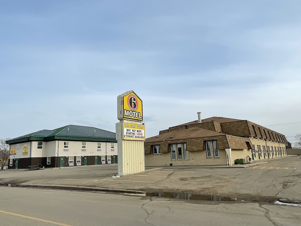 Circle 6 Motel — hotel in Weyburn