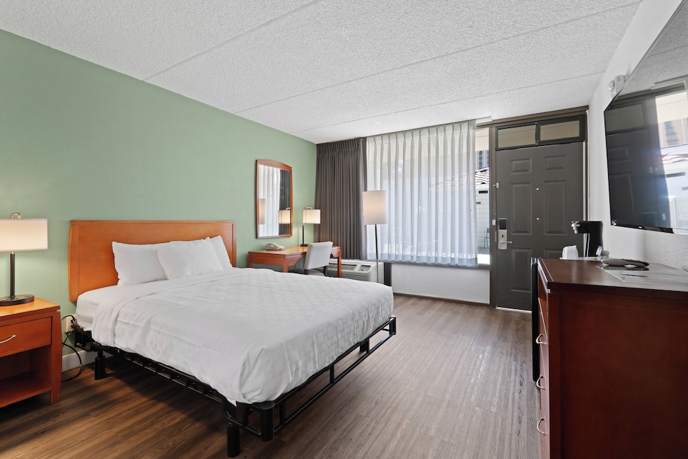 Vagabond Inn Executive Old Town - photo 28