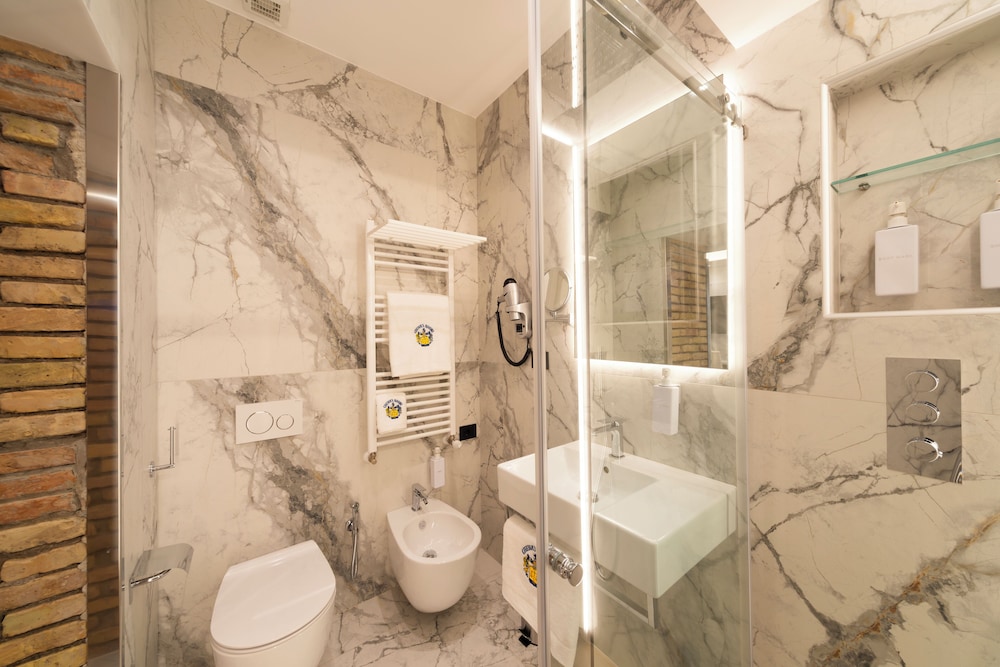 Chessa's Rooms - last minute hotel in Rome