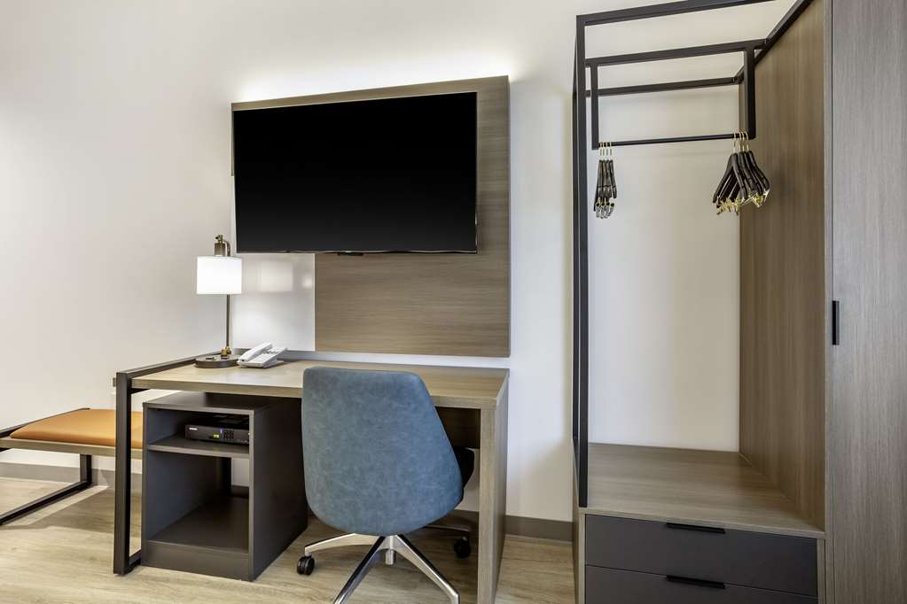 Comfort Inn & Suites Newark Liberty International Airport - photo 24