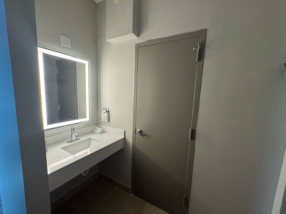 Holiday Inn Express & Suites Atlanta Downtown by IHG - photo 85