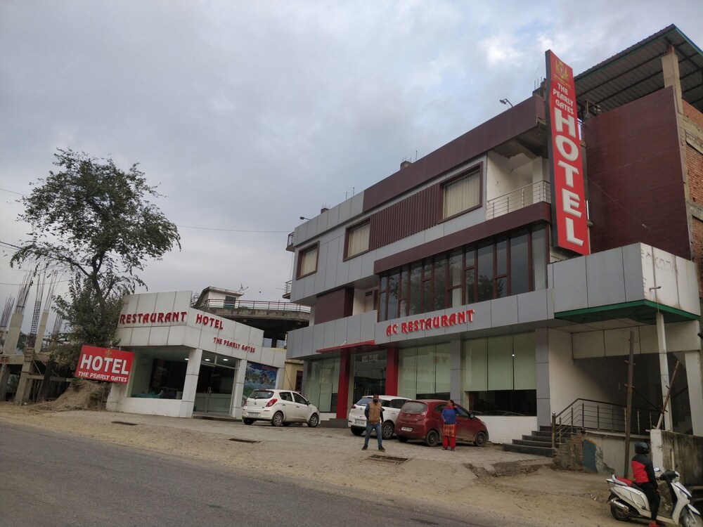 Oyo 24209 The Pearly Gate in Mandi, India