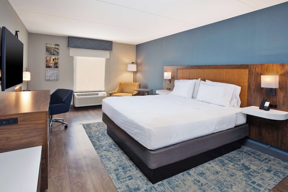 Hampton Inn & Suites Spartanburg I 26 Westgate Mall - photo 12