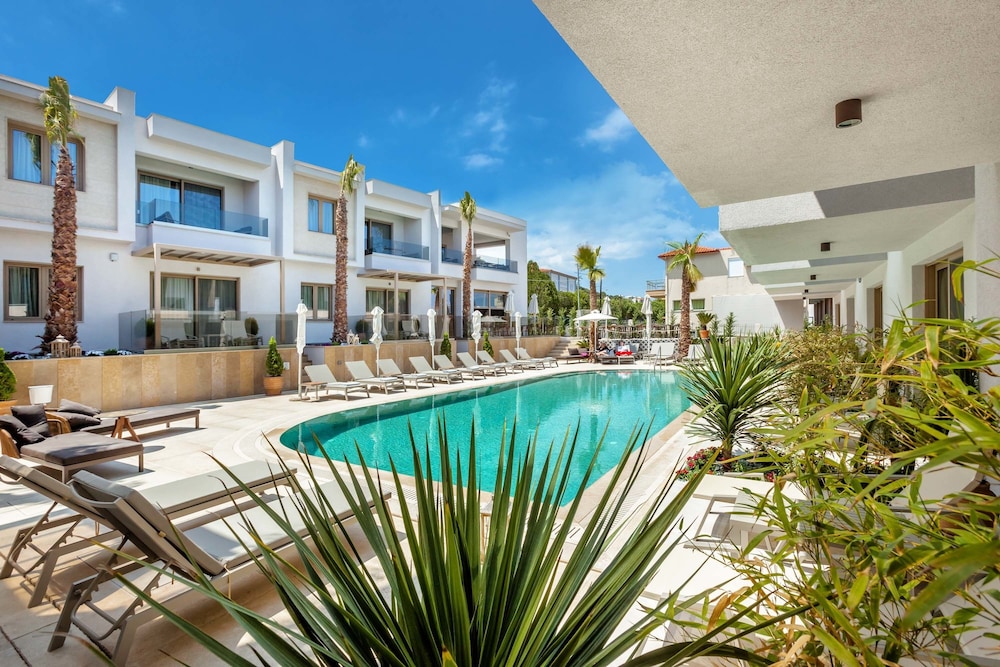 Pefki Deluxe Residences in Pefkochori, Greece