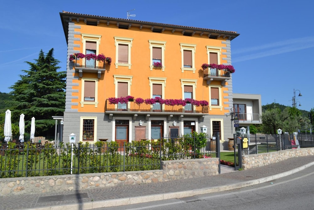 Locanda La Sosta — 4-Star Luxury Hotel in Cavajon Veronese, Italy