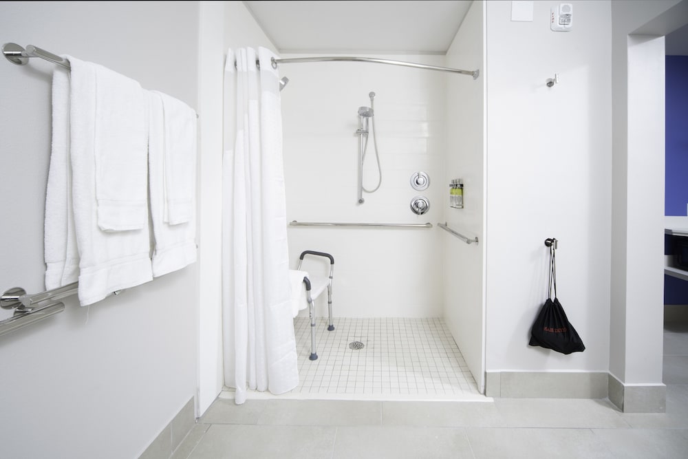 Holiday Inn Express & Suites Fort Myers Airport by IHG - photo 18