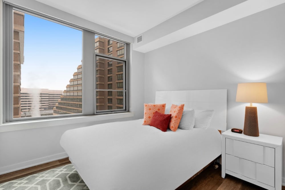 Global Luxury Suites Crystal City - photo 29