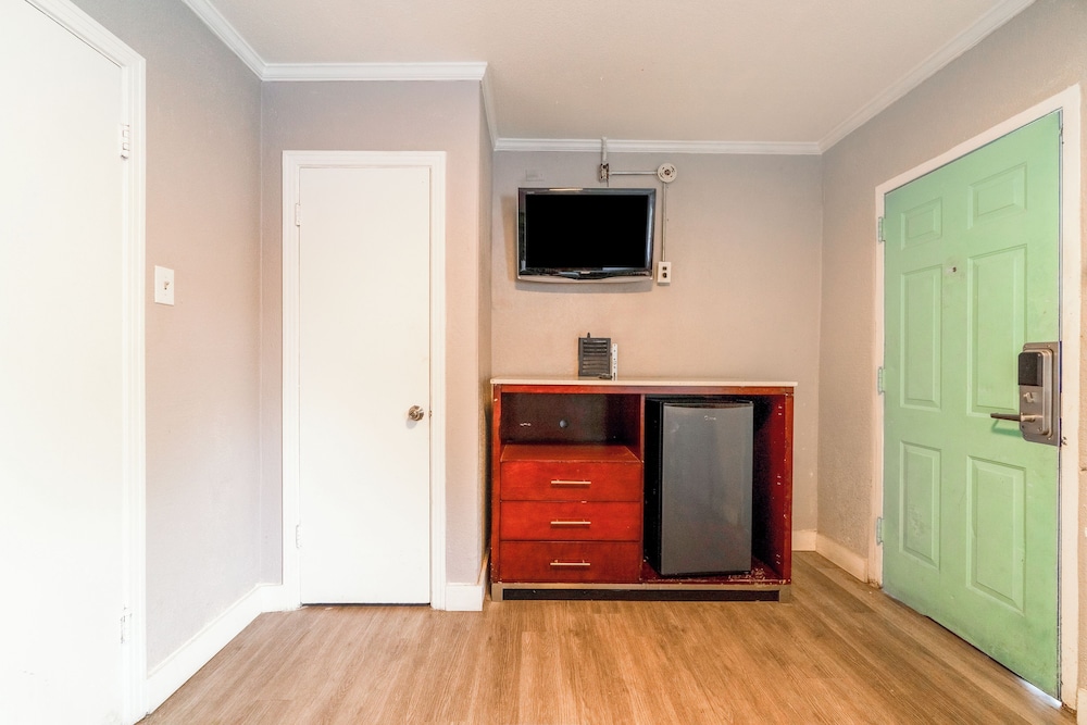 Alamo Oasis Inn And Suites By Oyo San Antonio - photo 9